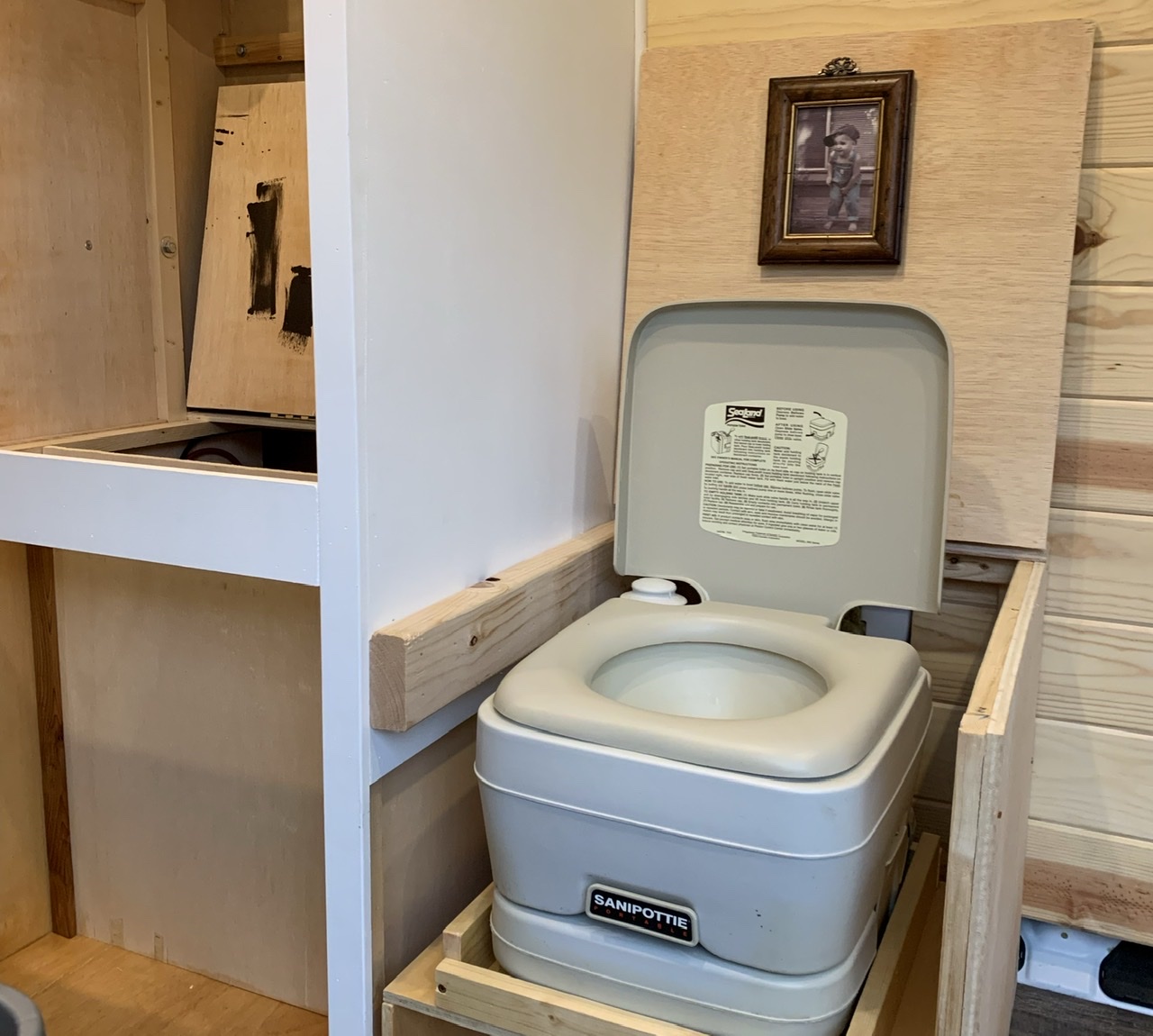 Come si usano i WC portatili della roulotte e del camper (Porta Potti e WC  a cassetta)? - HappyLittleCaravan